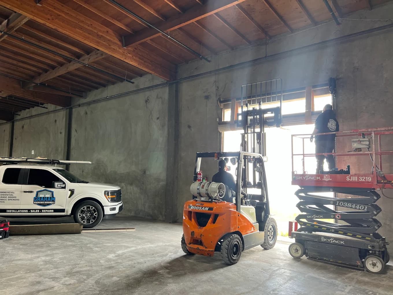 24/7 Commercial Garage Door Emergency Repair